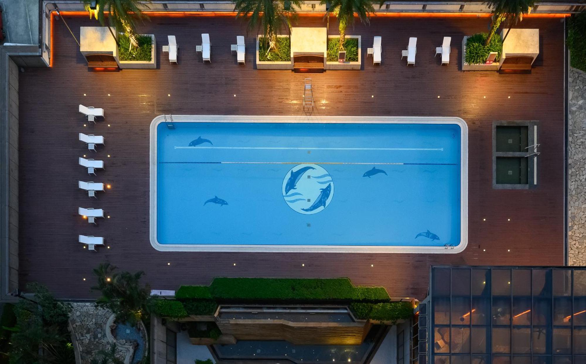 Evergreen Resort Hotel - Jiaosi Jiaoxi Luaran gambar The pool at the Dolphinarium