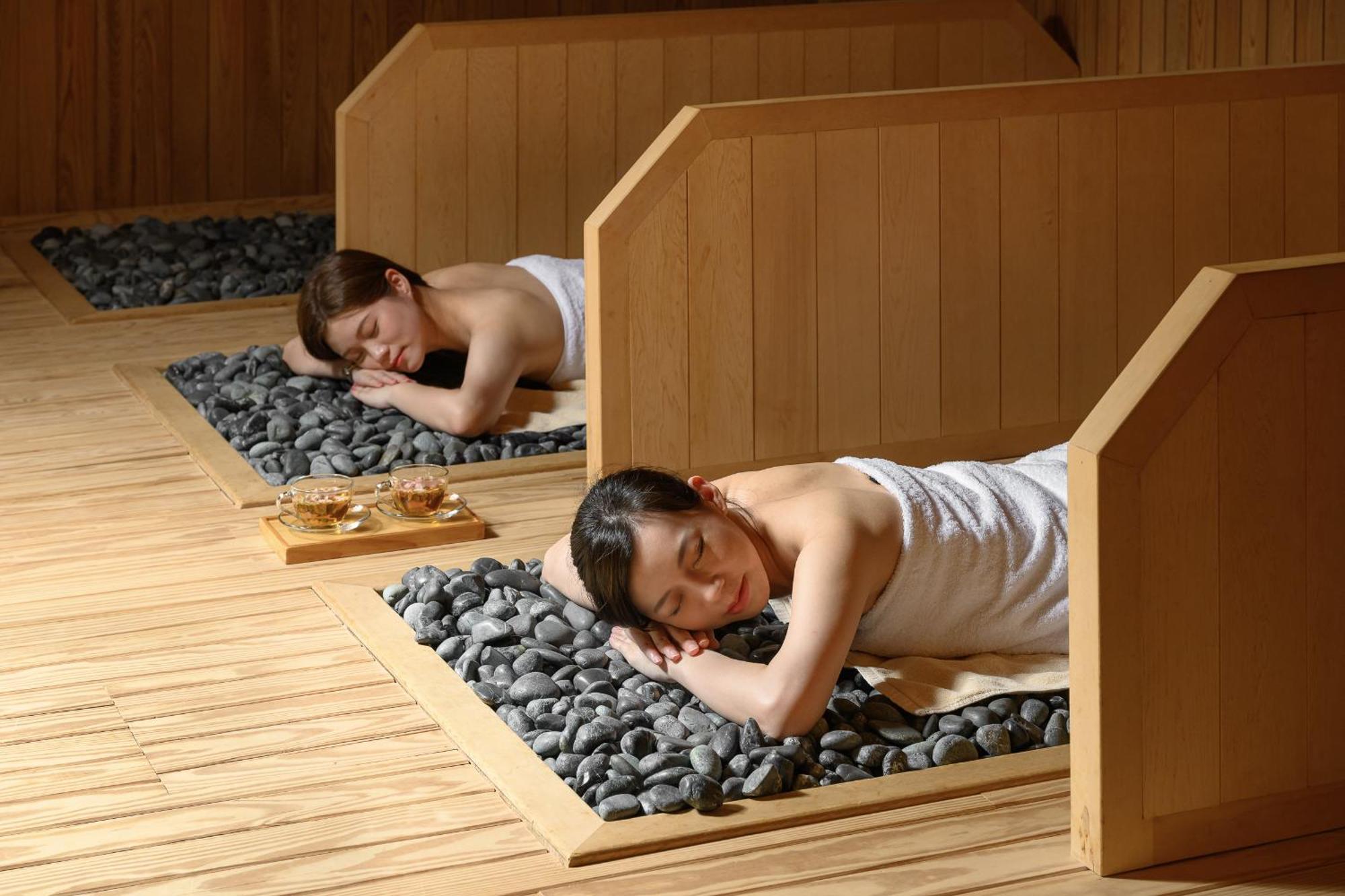 Evergreen Resort Hotel - Jiaosi Jiaoxi Luaran gambar A traditional Korean spa