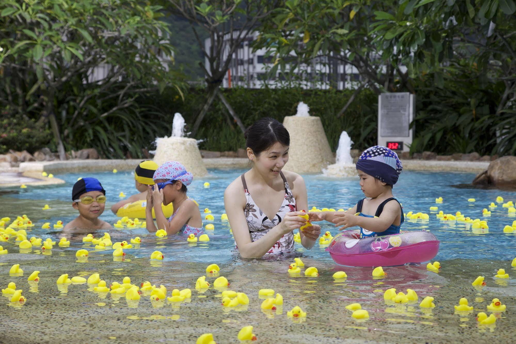 Evergreen Resort Hotel - Jiaosi Jiaoxi Luaran gambar Swimming pool at the park