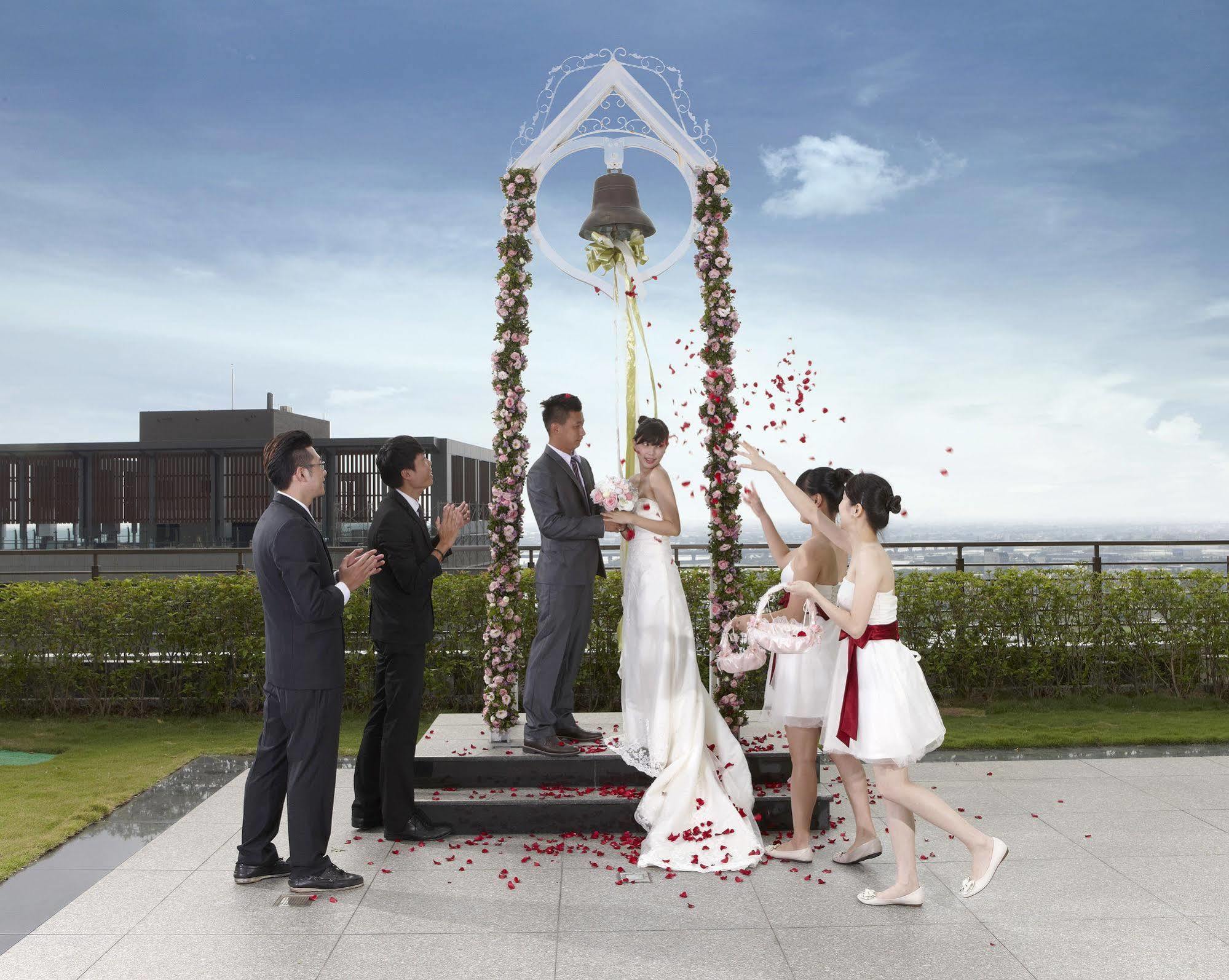 Evergreen Resort Hotel - Jiaosi Jiaoxi Luaran gambar Wedding at the Sky Chapel