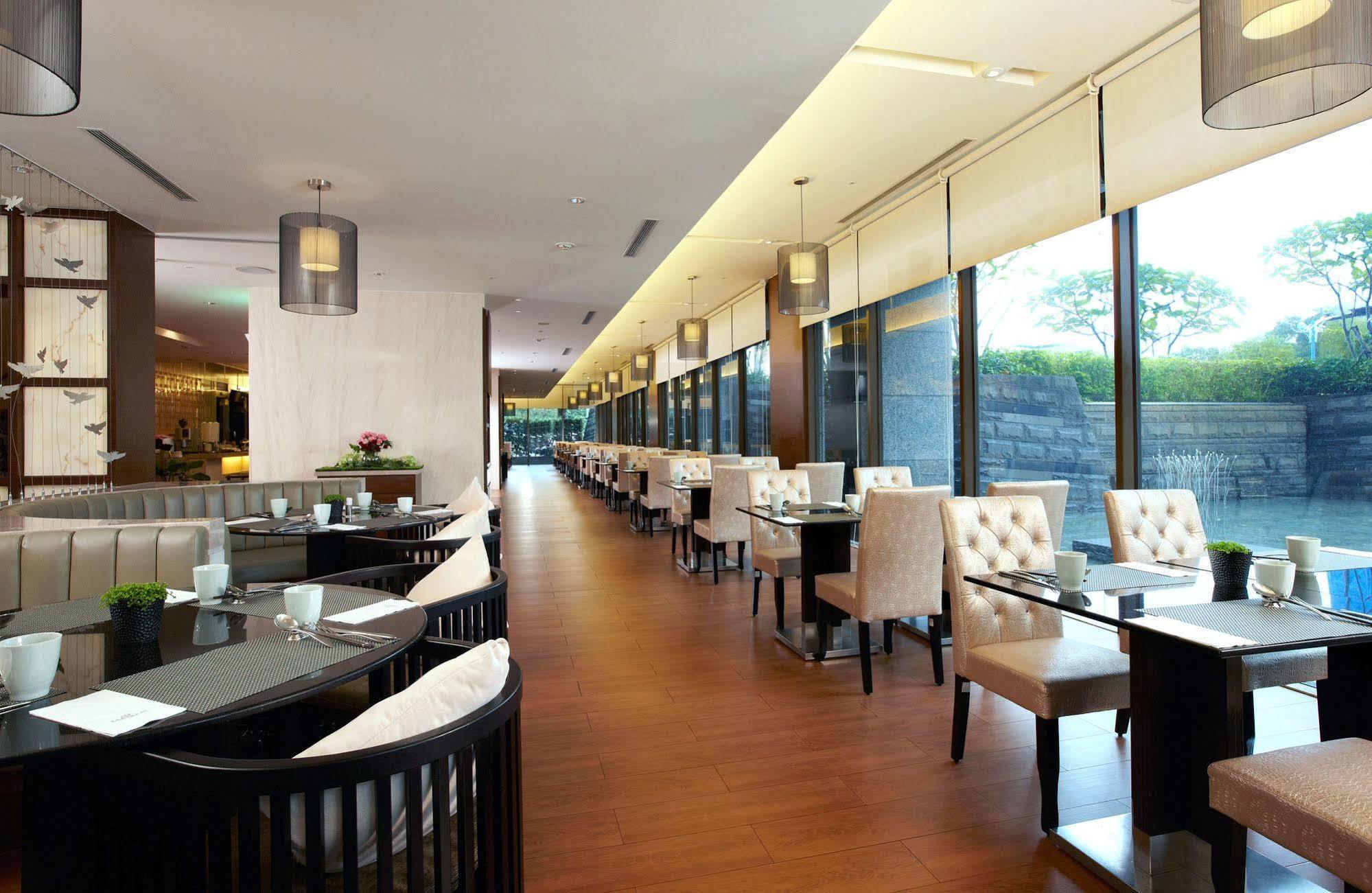 Evergreen Resort Hotel - Jiaosi Jiaoxi Luaran gambar The interior of the restaurant